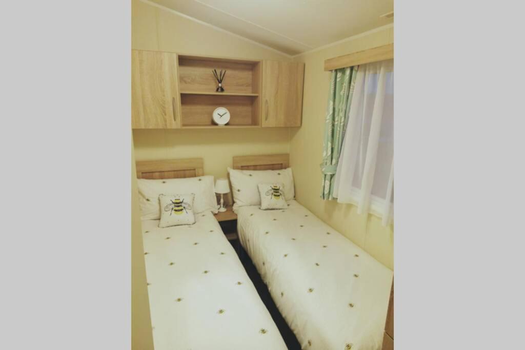 8 Sleep Chalet At Newquay Away Nb168 Apartment